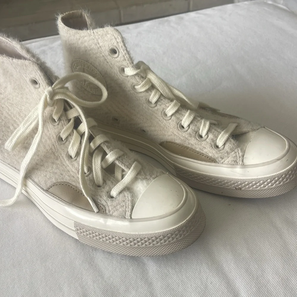 NWOB CONVERSE CHUCK 70 Cozy High-top Sneakers Size 8.5 beige fuzzy fabric - Picture 5 of 11